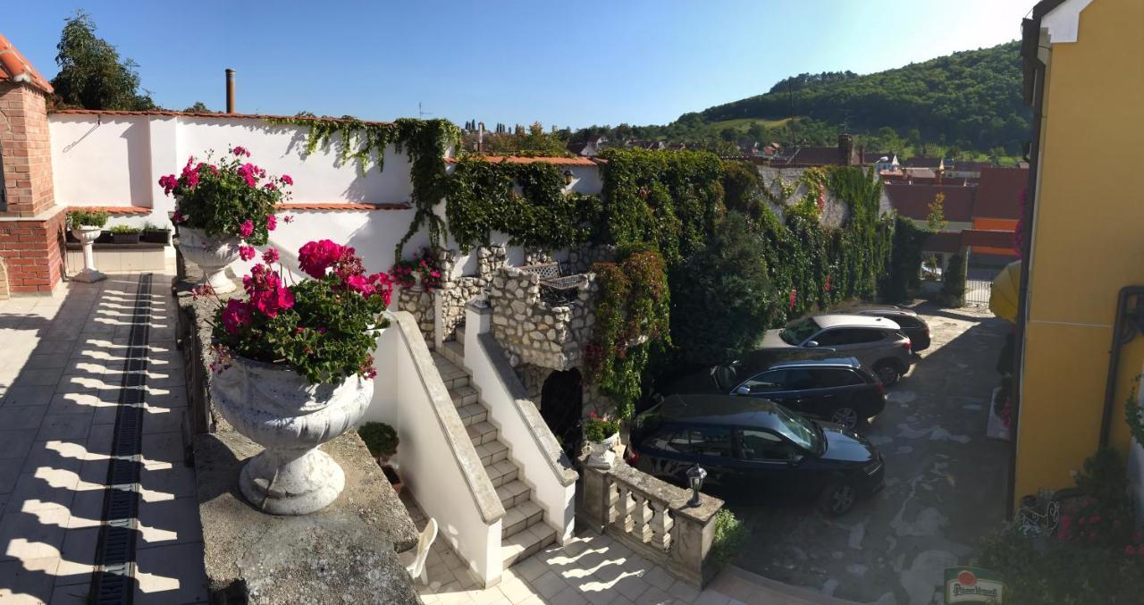 U Svateho Urbana Hotel Mikulov Exterior photo